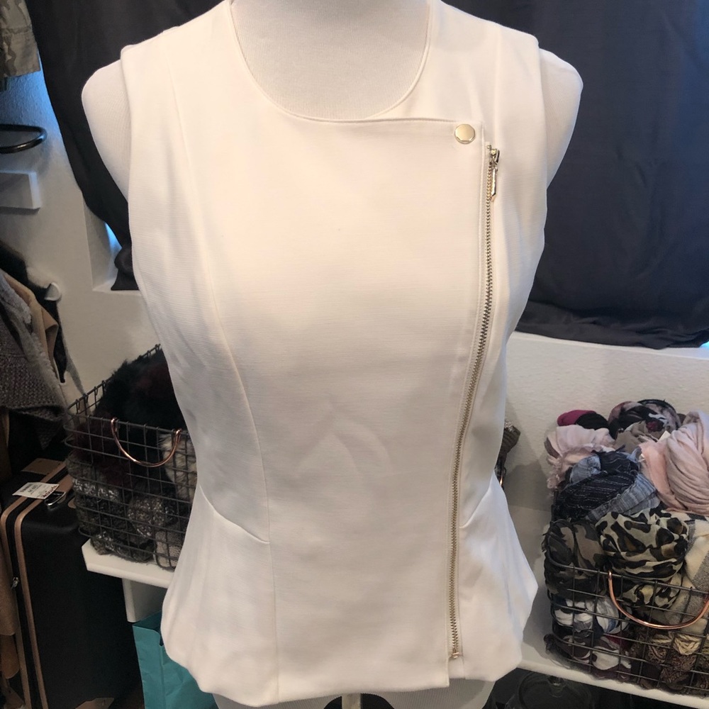 Sleeveless Fitted Top/Coat